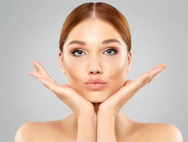 Elmacık kemiği dolgusu uygulaması — Dr. Cansu Şahin Dermatoloji